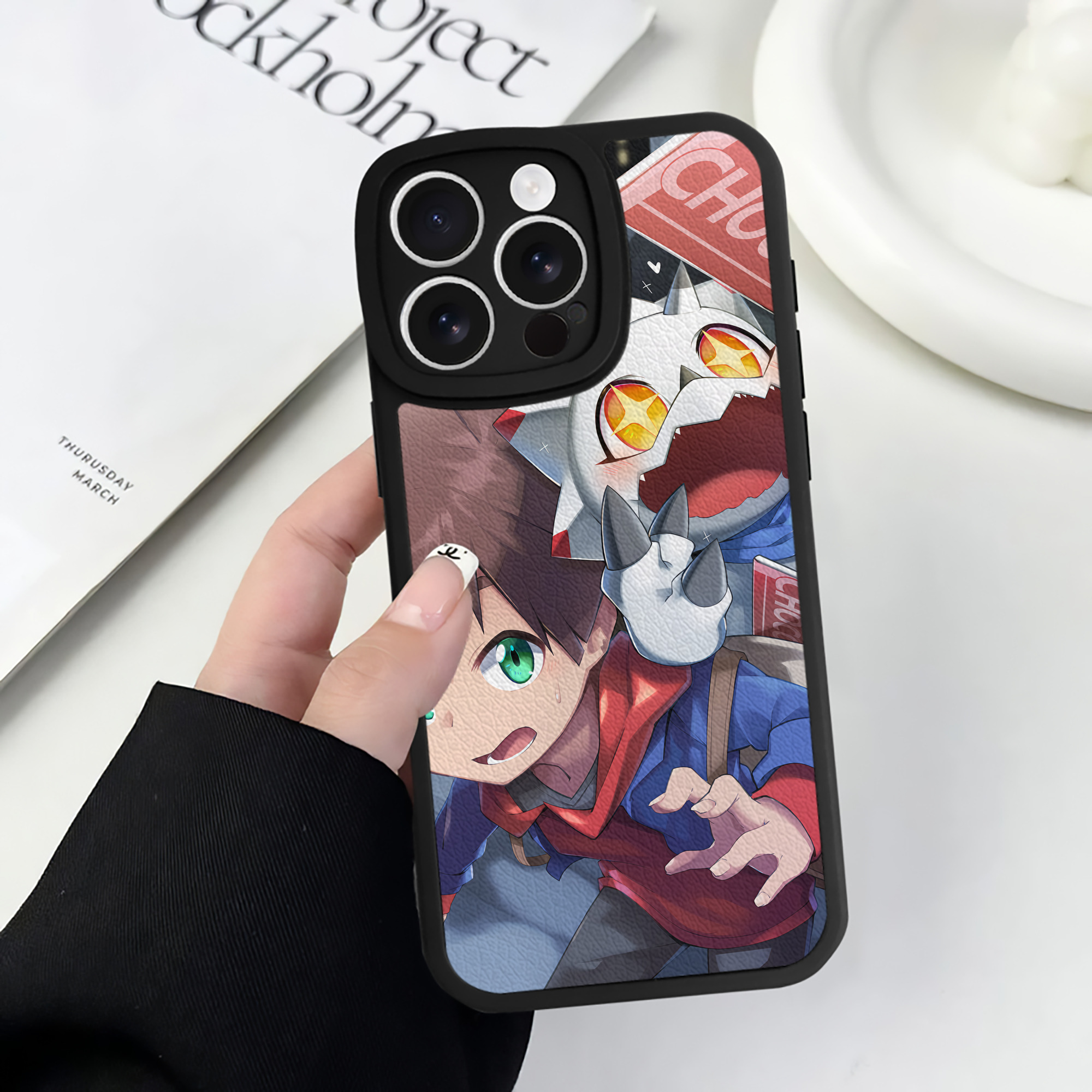 （画像用） Digimon デジタルモンスター/デジモン 【iPhone 16シリーズ対応】シリコンスマホケース（レザー調） 材質：シリコン